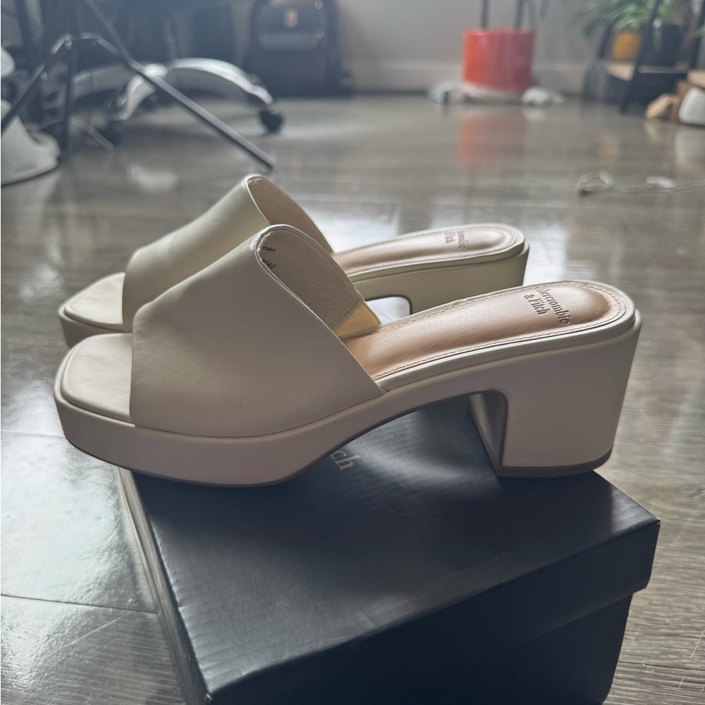 Abercrombie & Fitch Cream Women's Mules